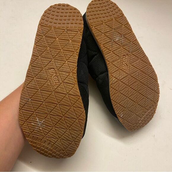 Teva ReEmber Moc Quilted SlipOn puffer black water repellent Shoes boot youth 5 - Picture 5 of 10